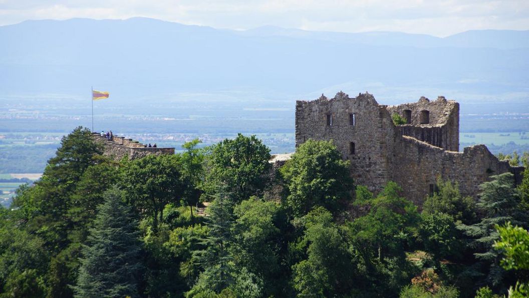 Die Burg Badenweiler mit Panoramasicht
